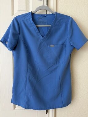 Figs Women's V-Neck Scrub Top in ceil Blue